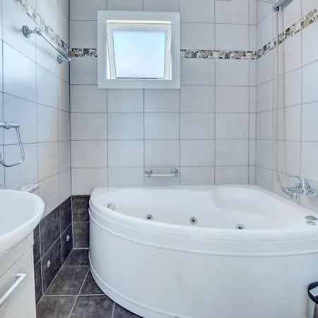 Βίλα Naya, New 3 Bedroom With Private Pool